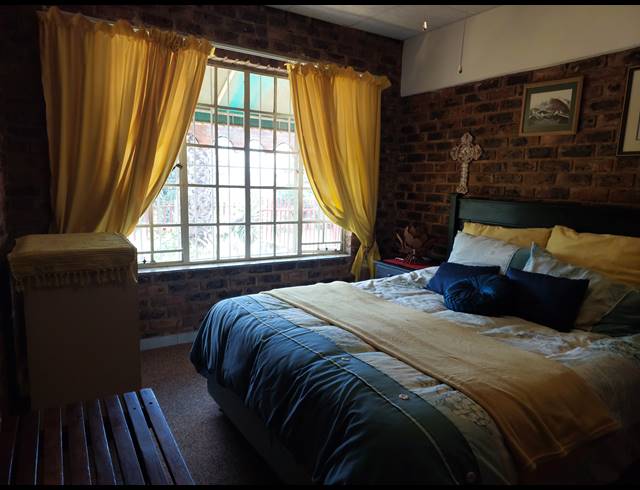 5 BEDROOM HOUSE FOR SALE IN VAALOEWER
